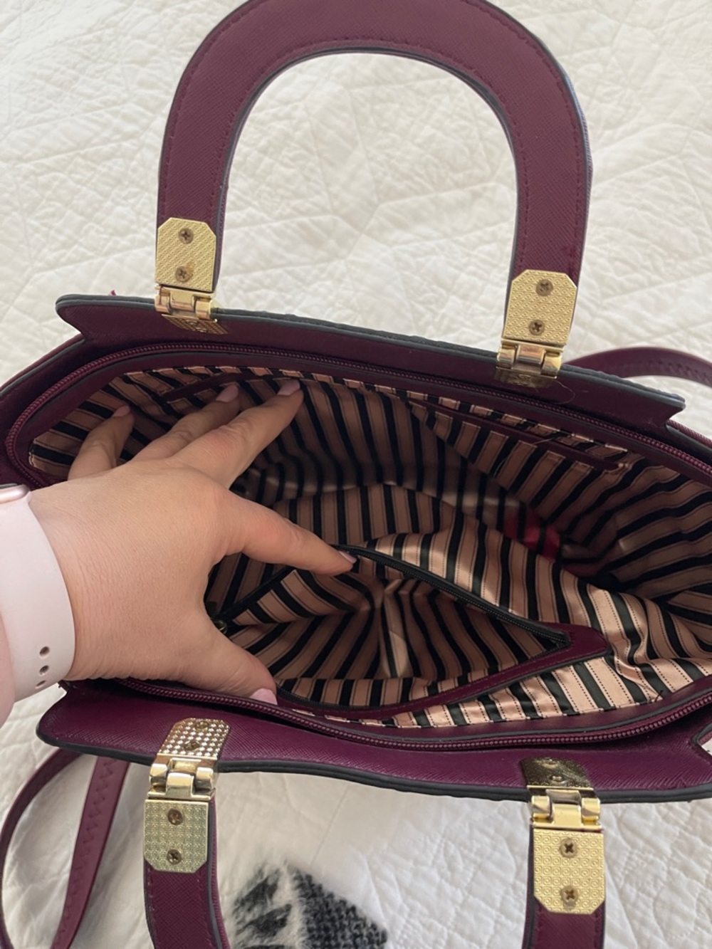 Women's Burgundy Structured Tote with Gold Hardware - Picture 5 of 10